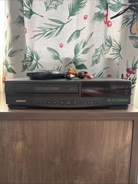 Samsung VR8704 Hi‑Fi Stereo VCR/VHS Player
